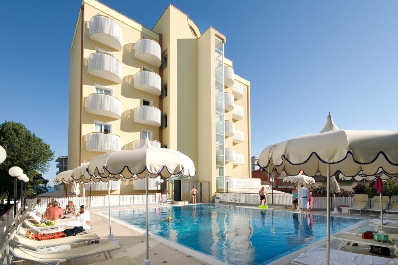Salus Smart & Chic Hotel リド・ディ・イエゾロ エクステリア 写真